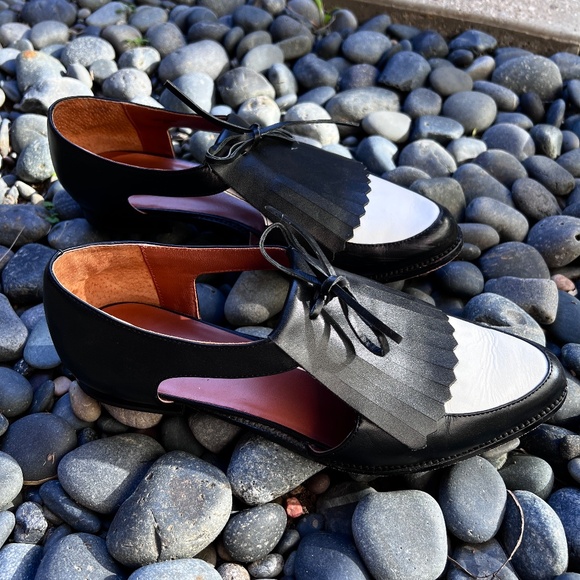 Rebecca Minkoff Black & White Leather Spectator Shoes with Kiltie & cut-outs - Picture 3 of 6